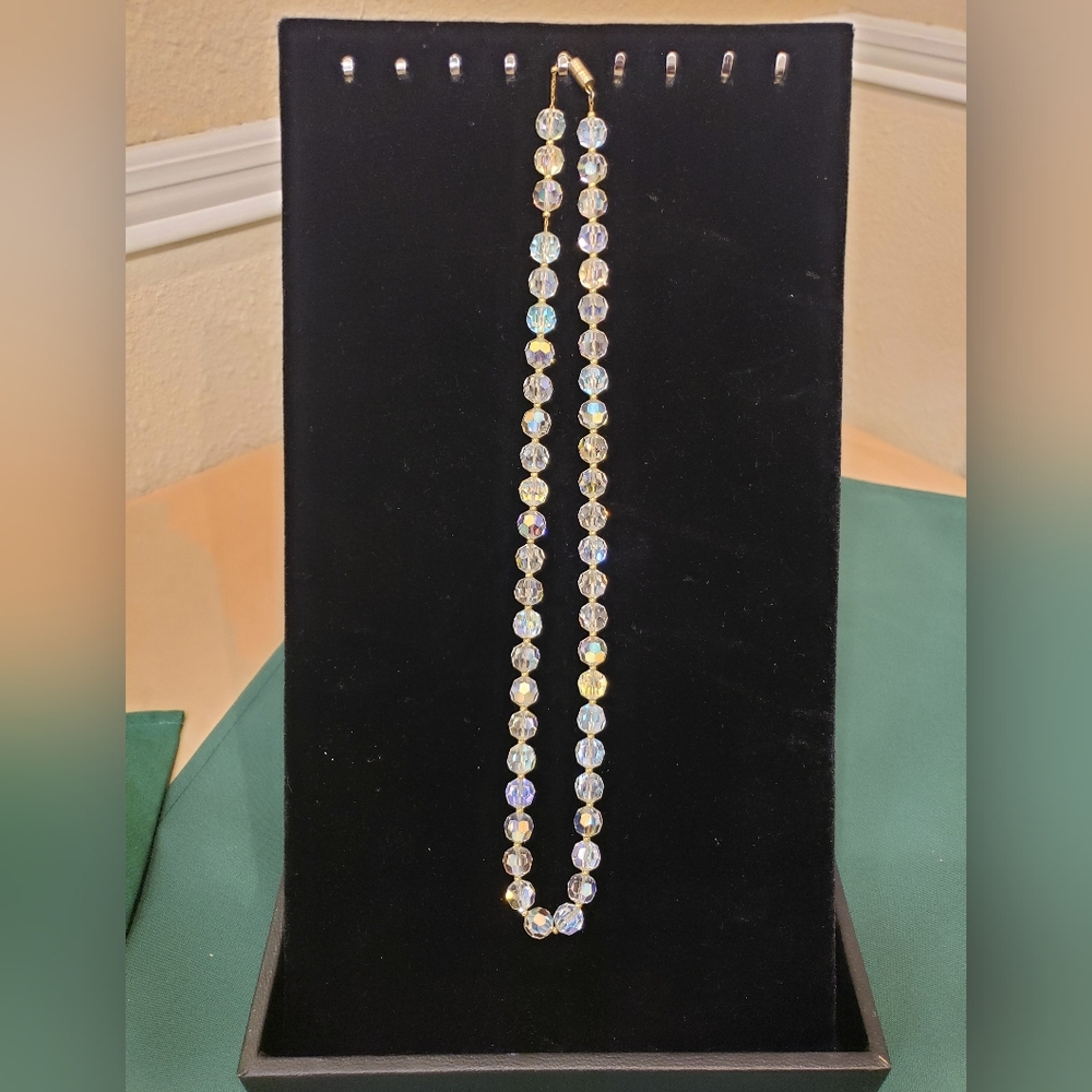 Elegant Crystal Bead Necklace